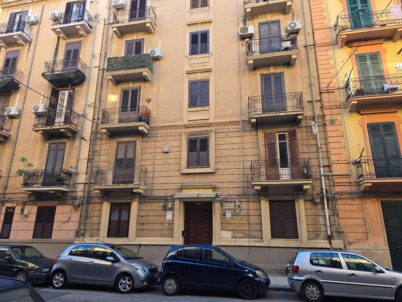 Bilocale in Affitto a Palermo, 560€, 75 m²