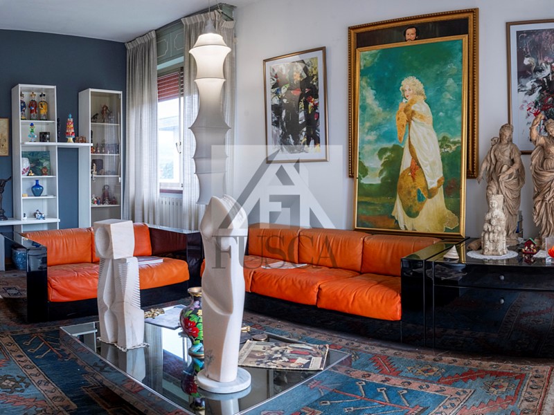 Appartamento in Vendita a Lucca, zona Sant'Anna, 310'000€, 120 m², arredato, con Box