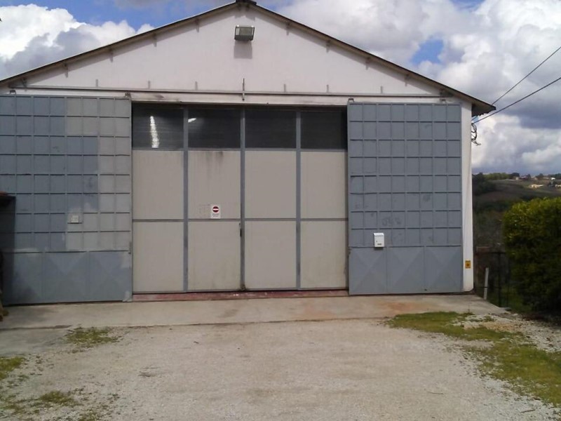 Capannone in Affitto a Casacanditella, 800€, 230 m²