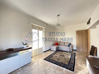 Quadrilocale in Vendita a Taggia, zona Arma Di Taggia, 199'000&euro;, 80 m², arredato