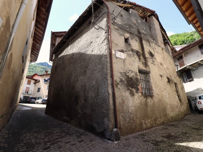 Casale in Vendita a Ballabio, 45'000€, 90 m²