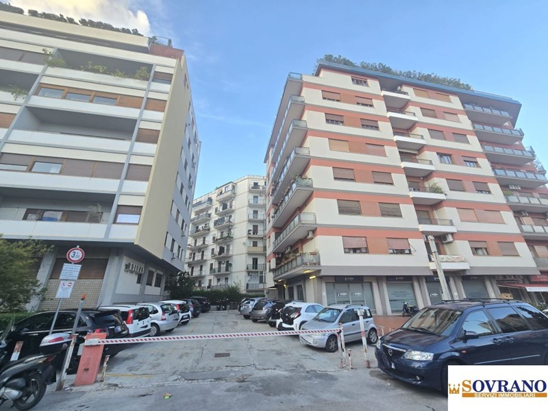 Box in Affitto a Palermo, 350€, 50 m²