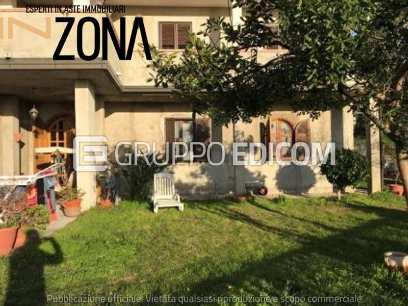 Quadrilocale in Vendita a Rosarno, 14'975€, 246 m²