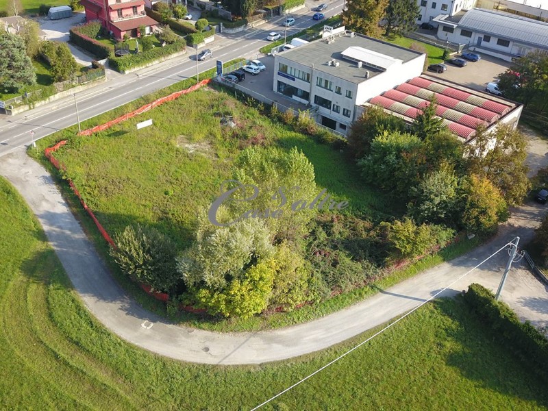 Terreno industriale in Vendita a Vertemate con Minoprio, 530'000€, 2600 m²