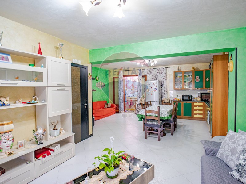 Appartamento in Vendita a Aci Catena, 169'000€, 220 m²