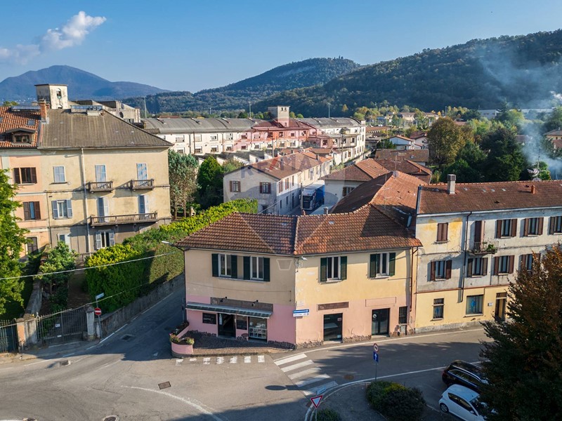 Quadrilocale in Vendita a Laveno Mombello, 76'500€, 149 m²