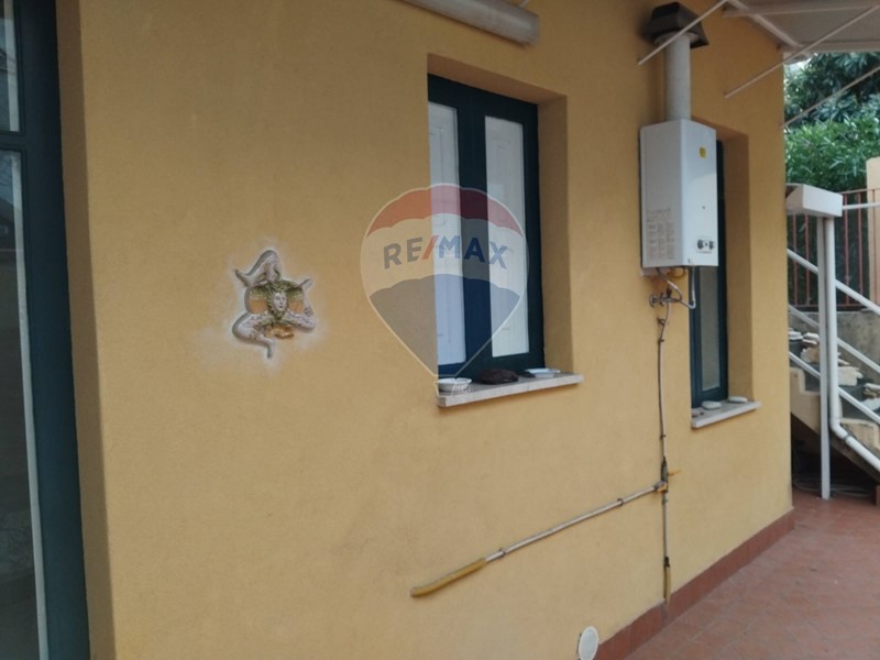 Casa Indipendente in Vendita a Fiumefreddo di Sicilia, 89'000&euro;, 90 m²