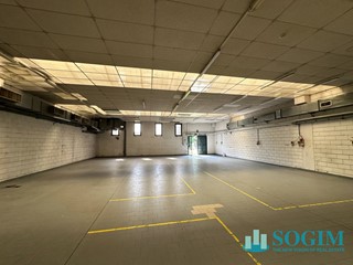 Capannone in Vendita a Paderno d'Adda, 440 m²