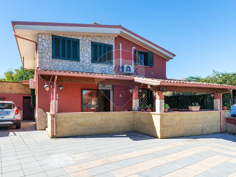 Villa in Vendita a Poli, 175'000€, 140 m²