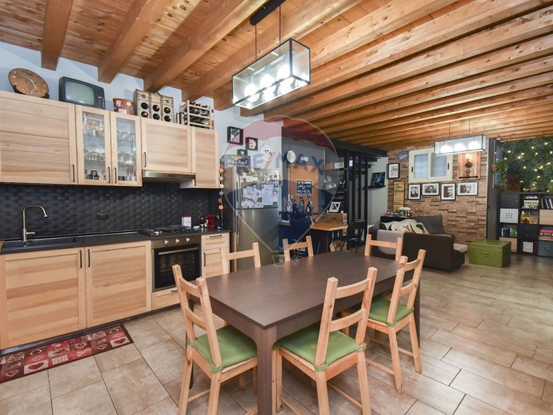 Casa Indipendente in Vendita a Paternò, 105'000€, 120 m²