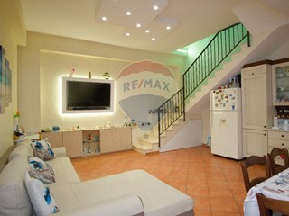 Quadrilocale in Vendita a Acireale, 170'000€, 121 m²