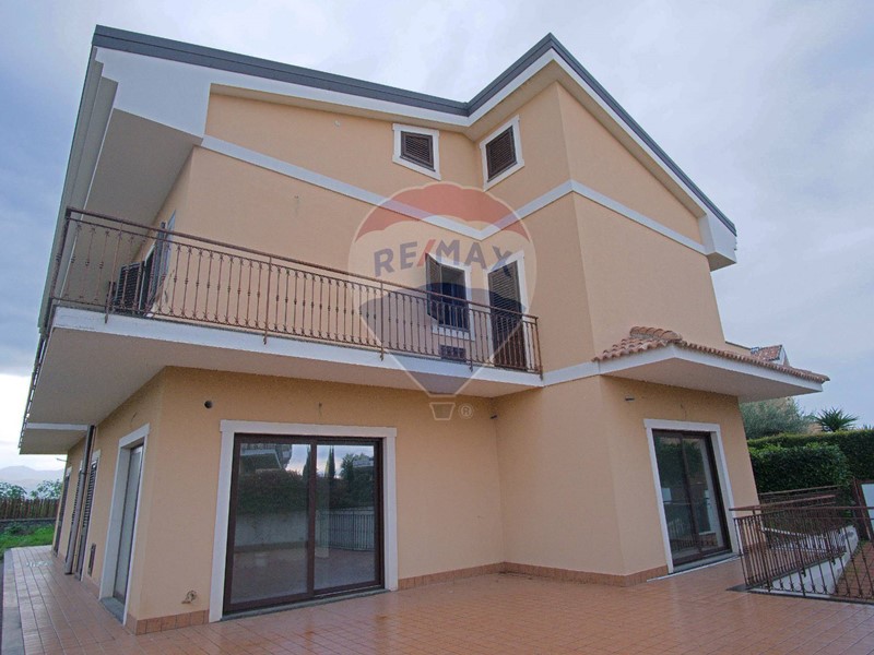 Villa in Vendita a Riposto, 1'400'000€, 800 m²