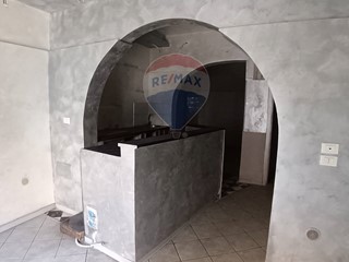 Immobile commerciale in Vendita a Biancavilla, 35'000&euro;, 94 m²