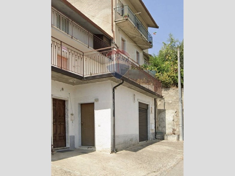 Casa Semi Indipendente in Vendita a Sant'Angelo a Cupolo, 45'000€, 130 m²