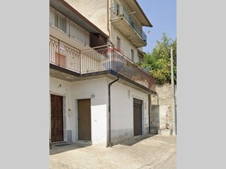 Casa Semi Indipendente in Vendita a Sant'Angelo a Cupolo, 45'000€, 130 m²
