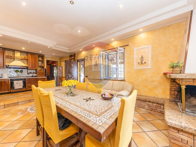 Villa in Vendita a Roma, 419'000€, 140 m²