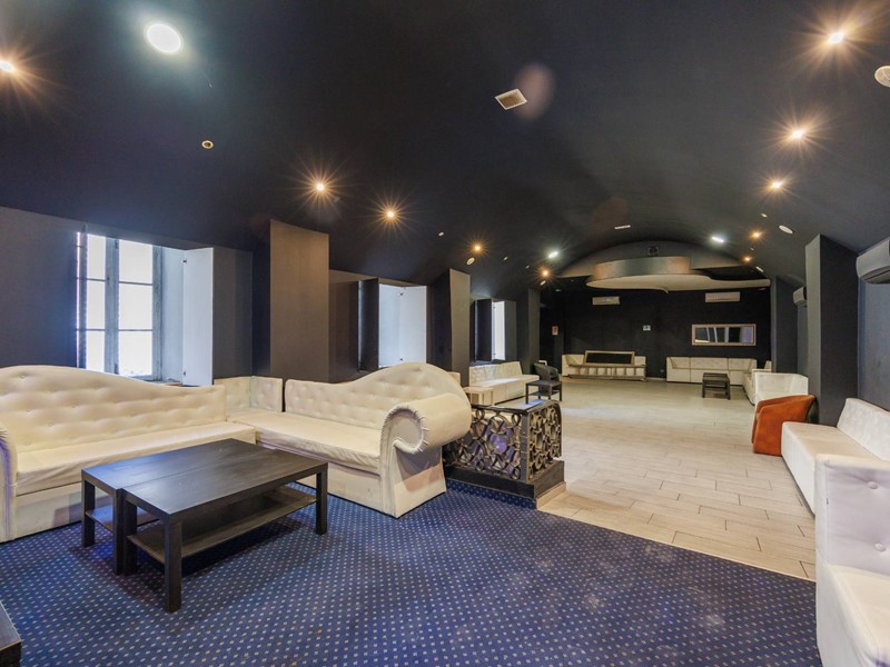 Immobile commerciale in Vendita a Torino, 390'000€, 203 m²