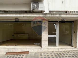 Immobile commerciale in Affitto a Benevento, 750€, 54 m²