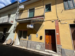 Casa Semi Indipendente in Vendita a San Salvatore Telesino, 37'000€, 74 m²