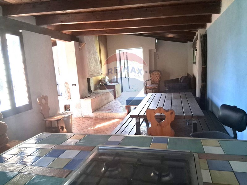 Trilocale in Vendita a Santi Cosma e Damiano, 42'000&euro;, 80 m²