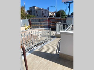 Ufficio in Affitto a Formia, 3'600€, 500 m²