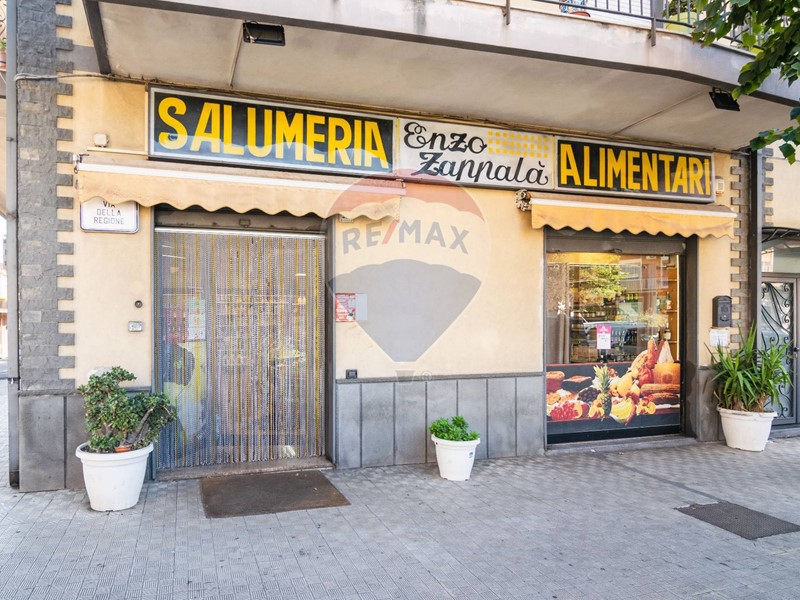 Attività commerciale in Vendita a San Giovanni la Punta, 99'000€, 100 m²