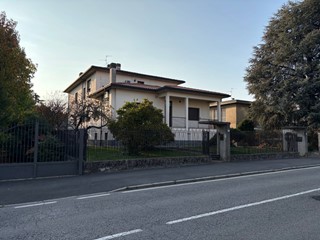 Quadrilocale in Vendita a Gessate, 350'000€, 160 m²