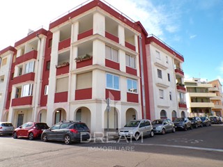 Immobile commerciale in Affitto a Quartu Sant'Elena, 1'000€, 80 m²