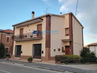 Casa Indipendente in Vendita a Alba Adriatica, 265'000€, 300 m²