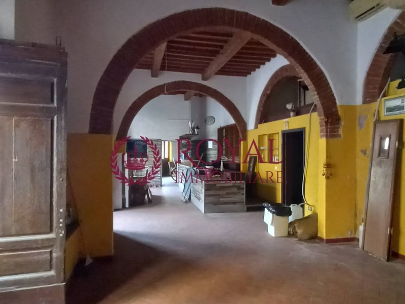 Immobile commerciale in Affitto a Livorno, 900€, 100 m²