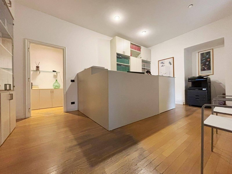 Ufficio in Affitto a Piacenza, 750€, 90 m²