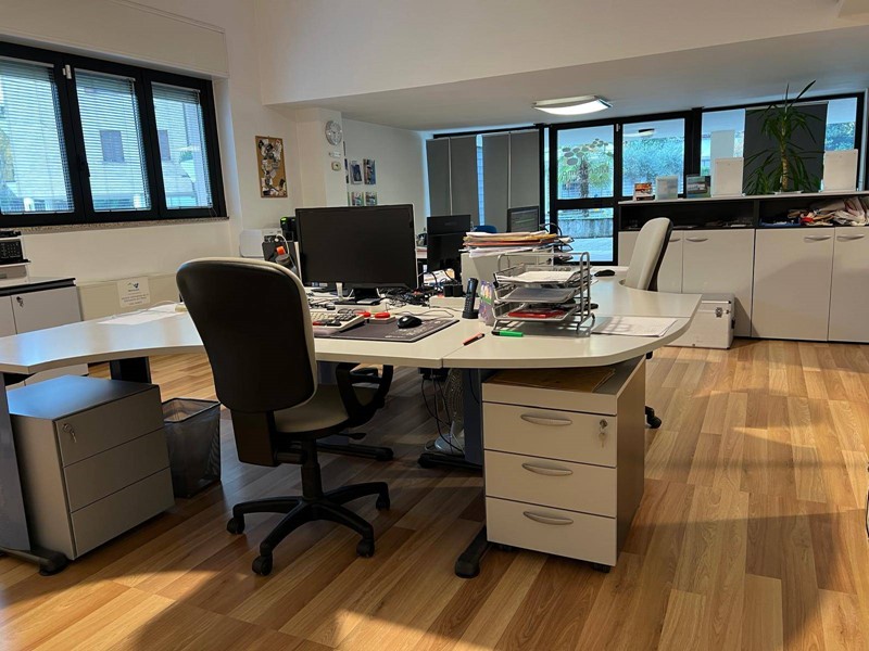 Immobile commerciale in Vendita a Busto Arsizio, 150'000€, 135 m²