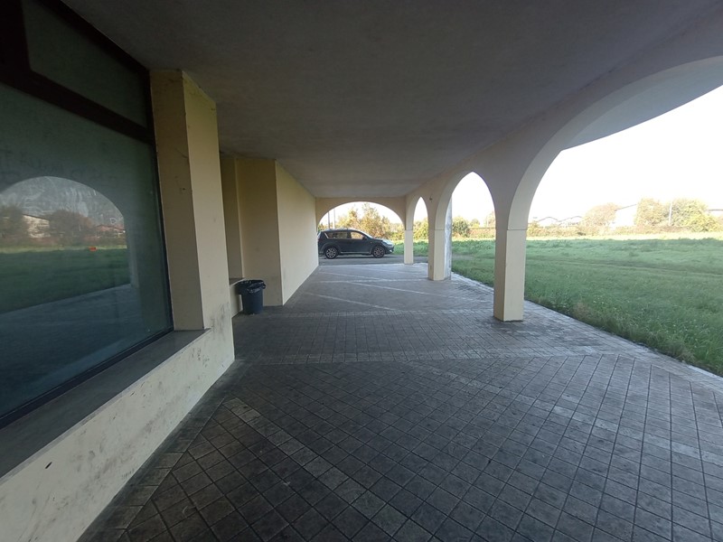 Negozio in Vendita a Cona, 150'000€, 200 m²