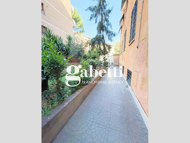 Trilocale in Vendita a Roma, 205'000€, 65 m²