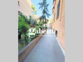 Trilocale in Vendita a Roma, 205'000€, 65 m²