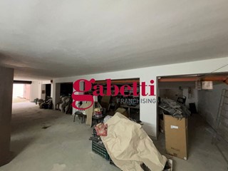 Box in Vendita a Maddaloni, 70'000€, 170 m²