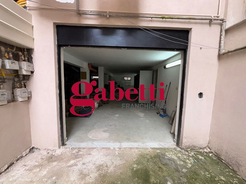 Box in Vendita a Maddaloni, 70'000€, 170 m²