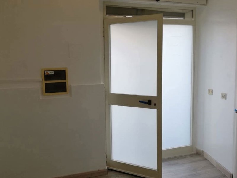 Ufficio in Affitto a Monterotondo, 700€, 55 m²
