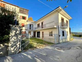 Casa Indipendente in Vendita a Roddino, 125'000€, 195 m², arredato