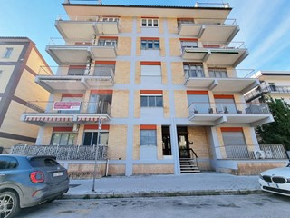 Trilocale in Vendita a Caserta, 180'000€, 75 m²