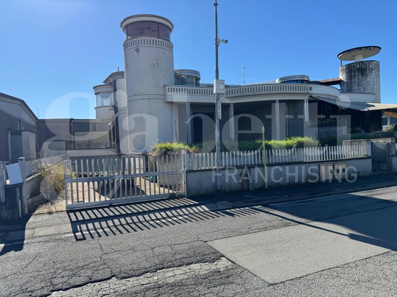 Laboratorio in Vendita a Isso, 136'400€, 250 m²