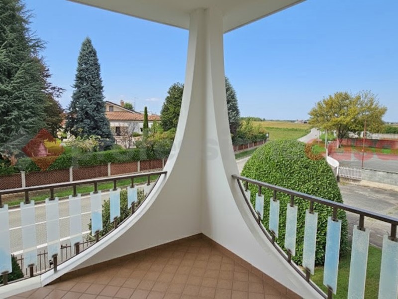 Appartamento in Vendita a Cavour, 205'000€, 190 m²