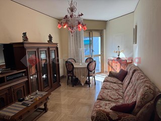 Trilocale in Vendita a Cinisello Balsamo, 195'000€, 95 m², arredato