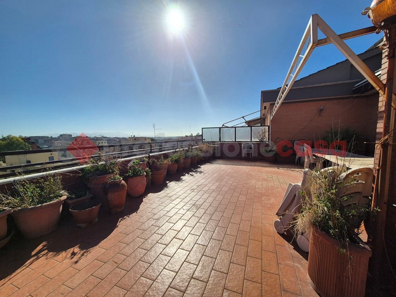 Attico in Vendita a Roma, 769'000€, 285 m², con Box