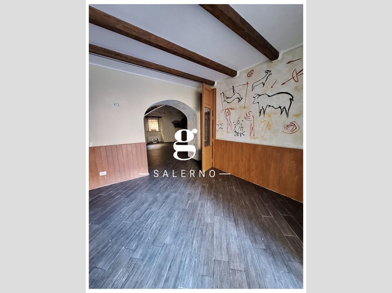 Negozio in Affitto a Salerno, 50 m²