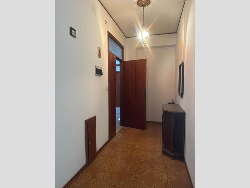 Appartamento in Vendita a Castorano, 75'000€, 150 m², con Box