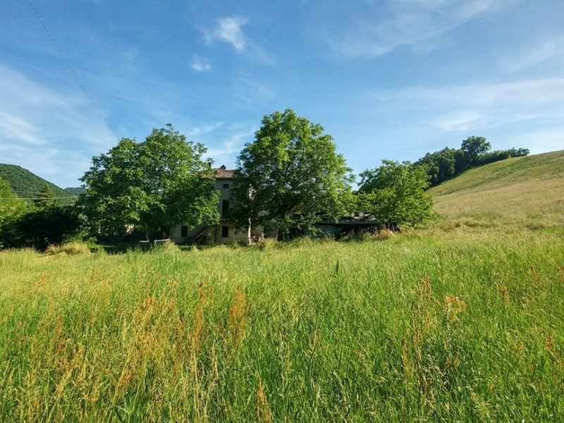 Casa Indipendente in Vendita a Zocca, 190'000€, 490 m², con Box