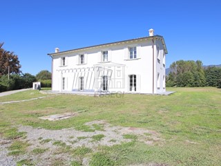 Villa in Vendita a Lucca, 1'800'000&euro;, 280 m², arredato