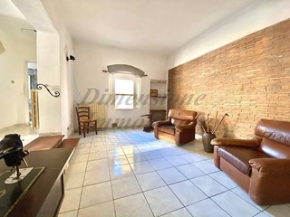 Casa Semi Indipendente in Vendita a Rosignano Marittimo, 180'000€, 90 m², con Box