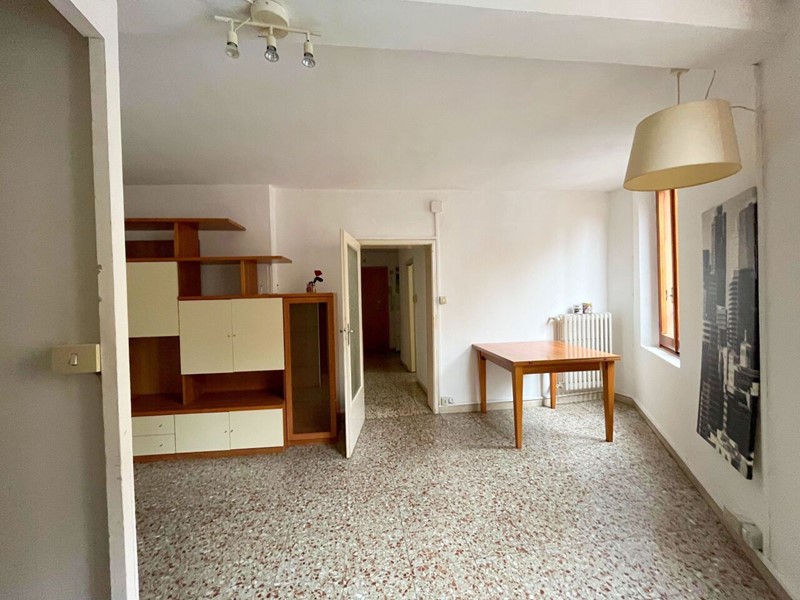Trilocale in Vendita a Bologna, zona Centro, 900€, 80 m², arredato